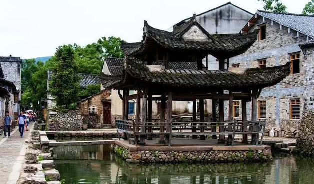 Рот посещает живописное место в Гуанчжоу19