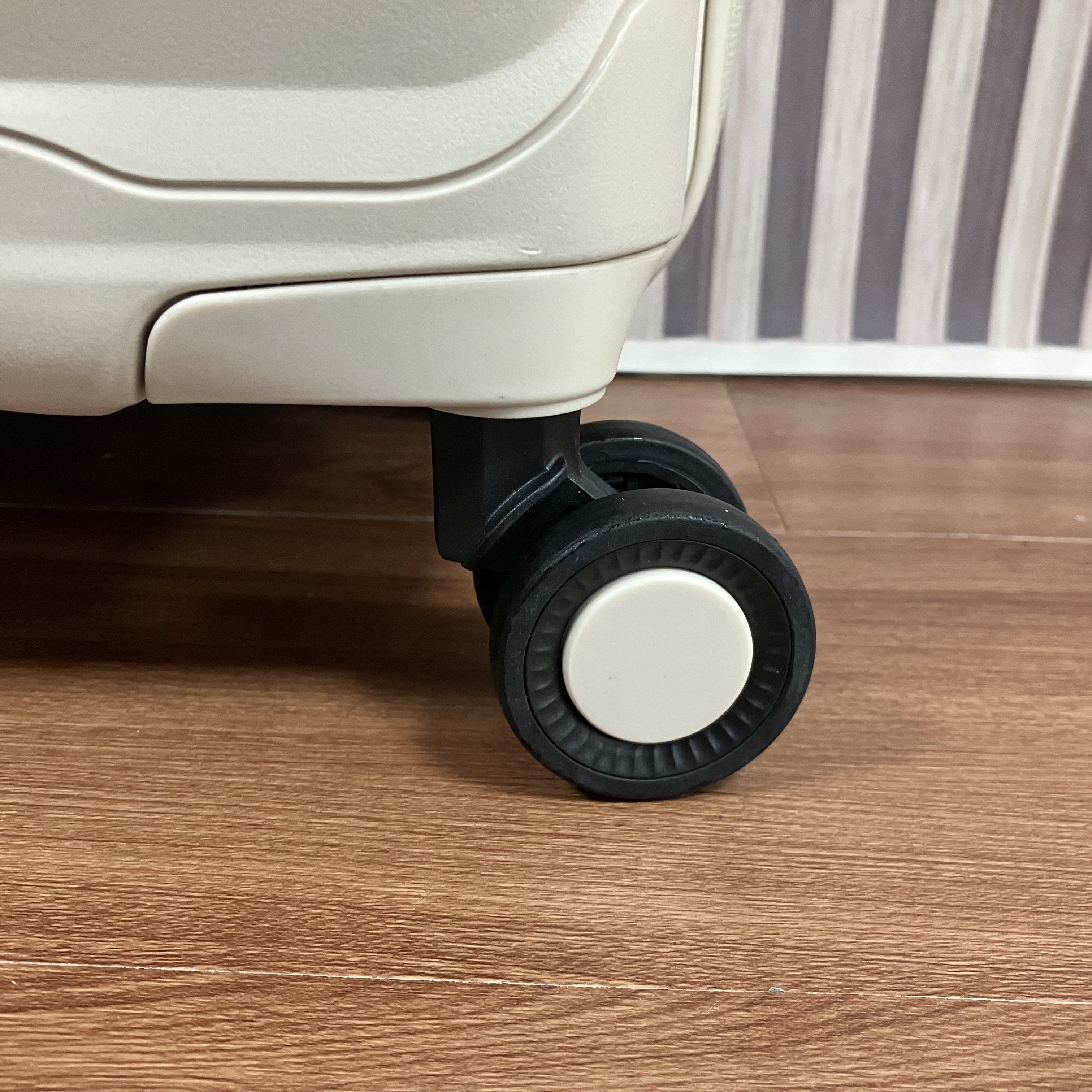 Suitcases with Spinner Wheels